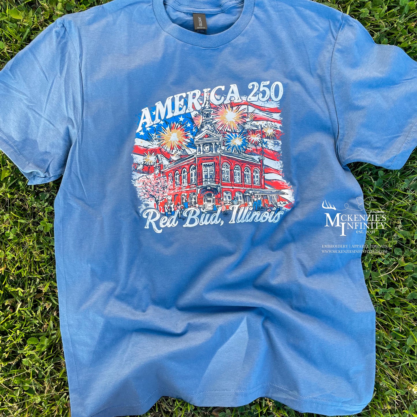 Red Bud, IL America 250 Graphic GILDAN T-Shirt ©️