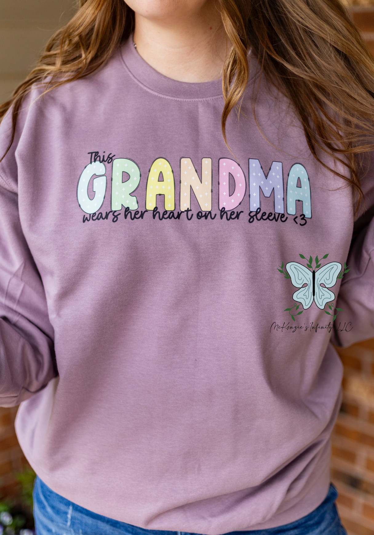 This Grandma Wears Her Heart On Her Sleeve - Personalized Sleeve Crewneck Sweatshirt